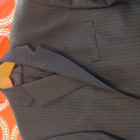 Pinstripe very good condition wool and cashmere Calvin Klein suit - Picture 5 of 5